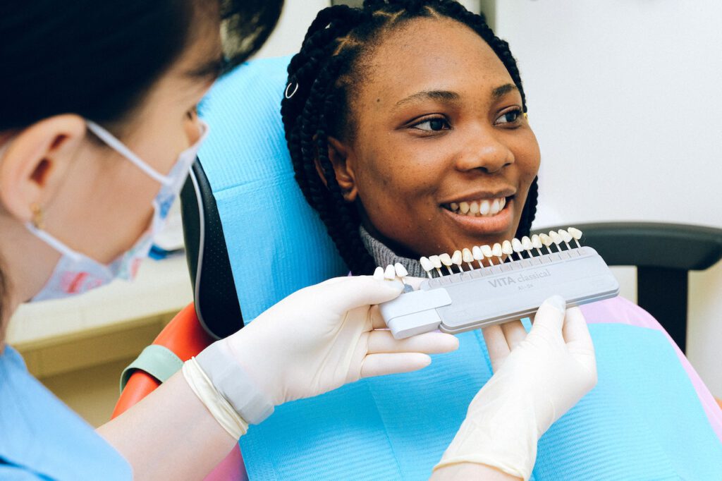 השתלת שיניים: סקירה מקיפה עבור המטופל המודרני