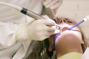 טיפולי שיניים בחו"ל – האם כדאי?