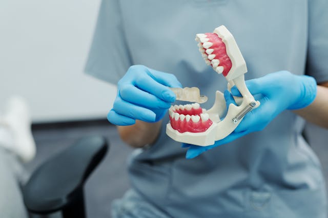 טיפולי שיניים בחו"ל – האם כדאי?