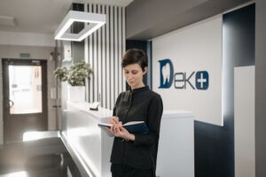הבדלים בין טיפולי שיניים פרטיים לציבוריים – מה כדאי לדעת?