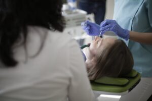 שיקום הפה לאחר טראומה או חבלה – מתי לפנות לטיפול?