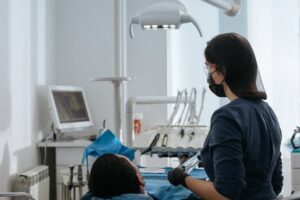 התאוששות לאחר טיפול שיניים בהרדמה כללית: מה צפוי בימים הראשונים